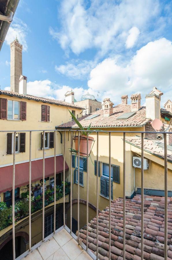 Lupari Apartment, Palazzo Storico Sotto Le Due Torri Bologna Exteriör bild