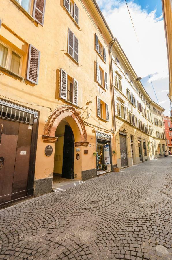 Lupari Apartment, Palazzo Storico Sotto Le Due Torri Bologna Exteriör bild